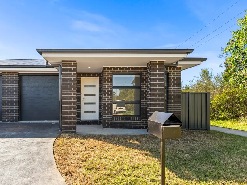 New Home walking distance to MacKillop