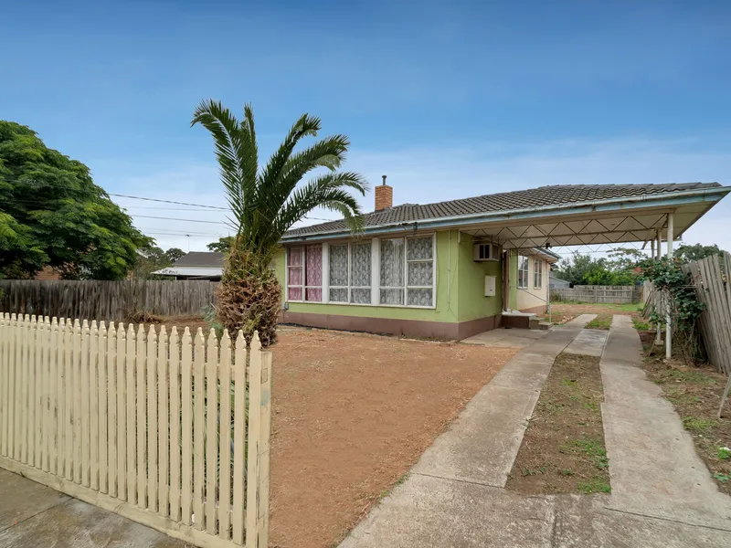 AFFORDABLE & SPACIOUS! FAMILY HOME IN THE HEART OF WERRIBEE