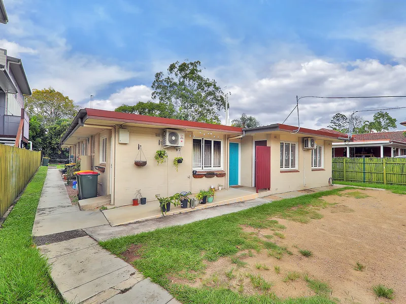 Ground floor entry level brick unit