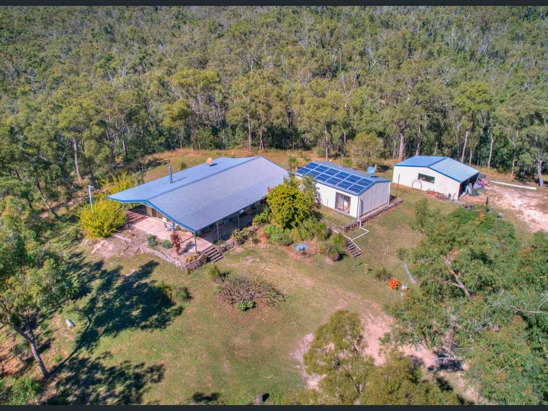 Elevated off-grid lifestyle property 25 mins to surf beach!