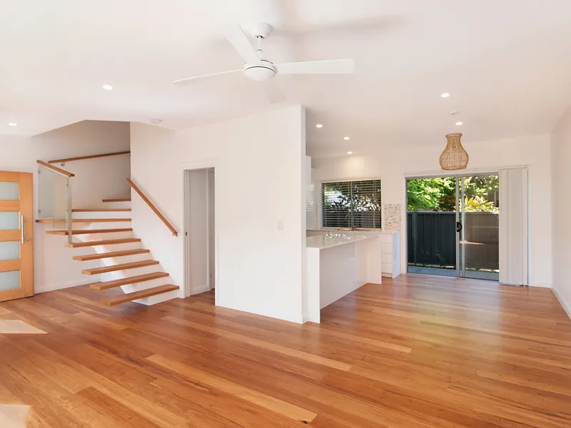 Near new beach-side townhouse