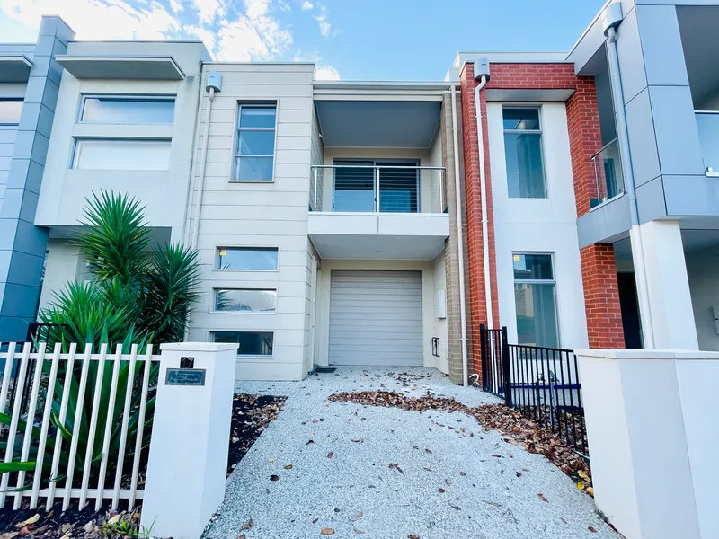 FULLY FURNISHED 3 BEDROOM TOWNHOUSE FOR RENT!!