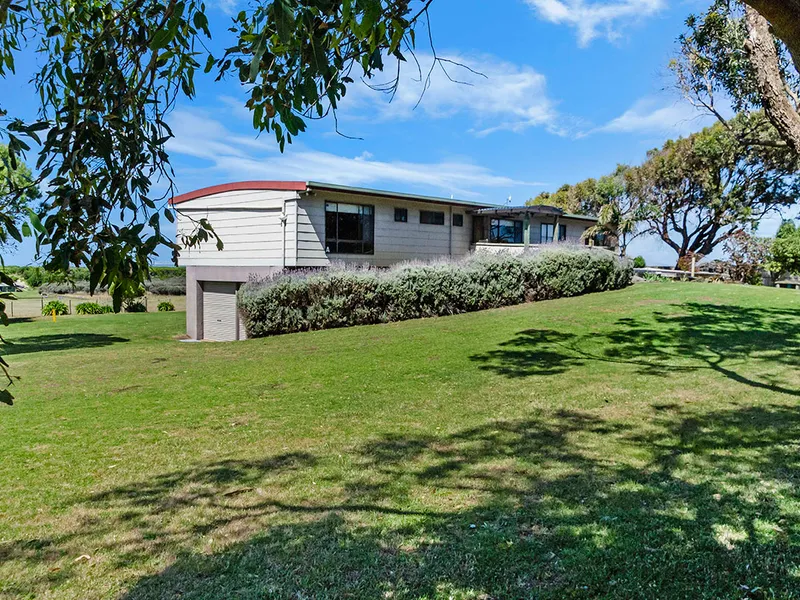 Wildcoast Views over the Bay