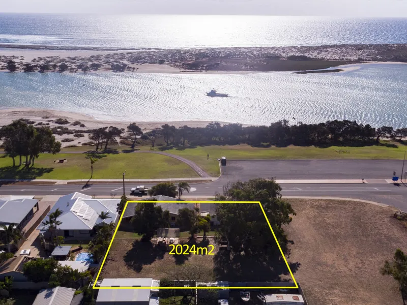 A Huge Development 2024m2 Potential!