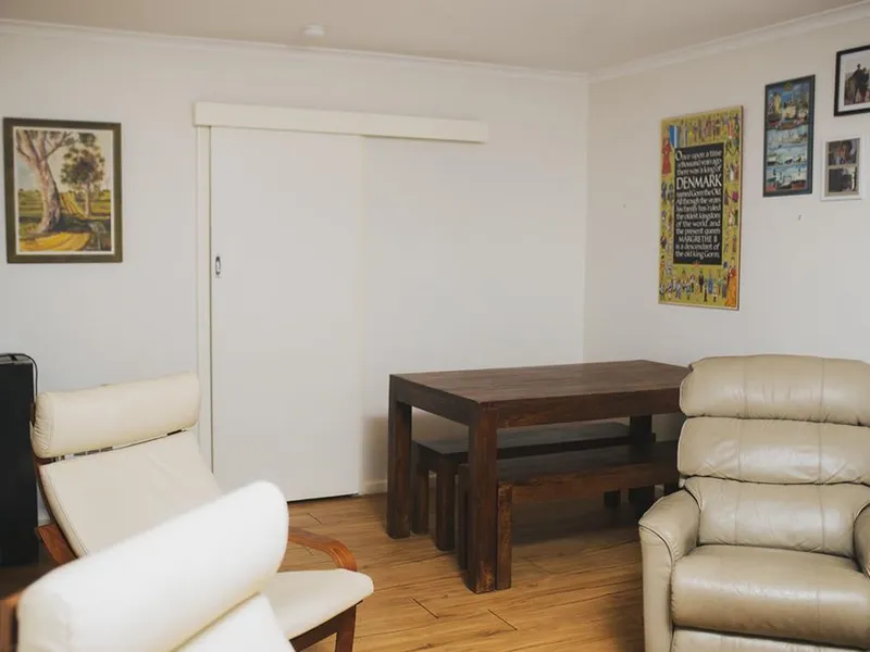 Accomodation, must be working