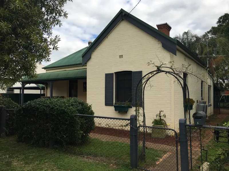 Large Double Brick Home & Yard with Rear Lane Access