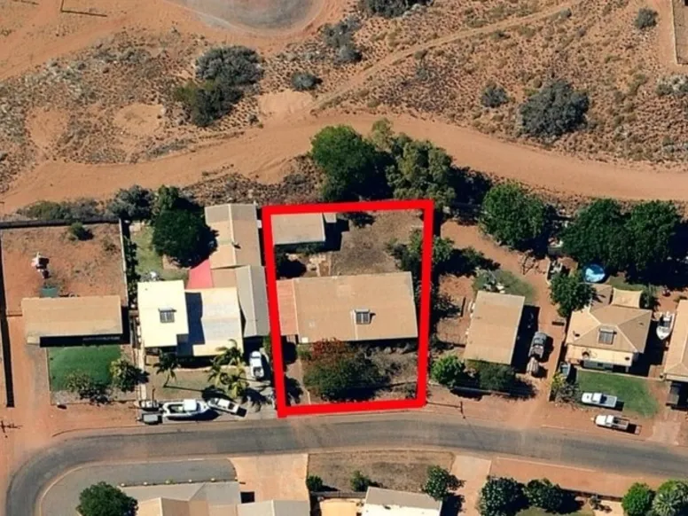 House 3 beds on subdiviable block