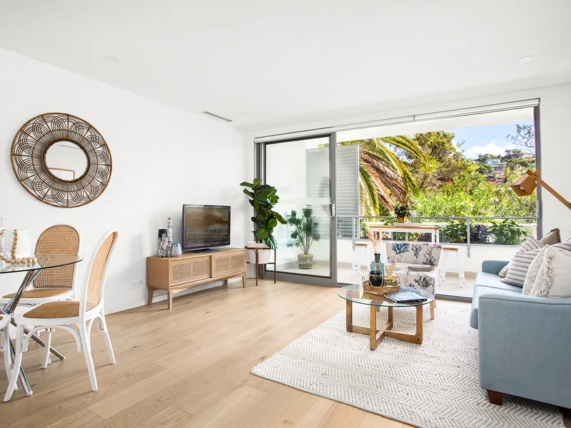 Beachside Luxury Opposite The Sand And Surf 