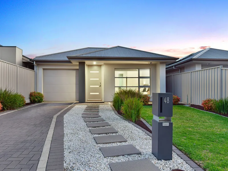 Free standing custom built Torrens Title home on generous allotment