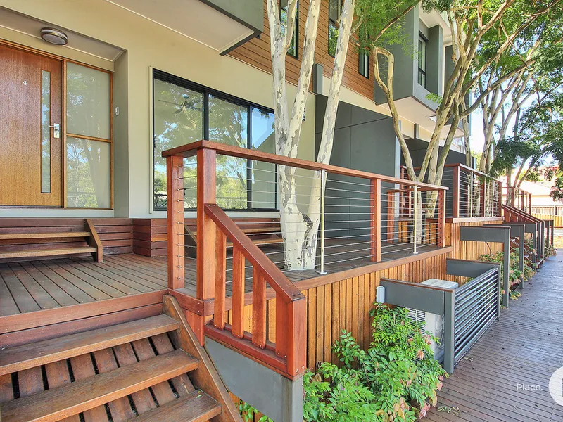 Stunning 3 bedroom townhouse in Carindale