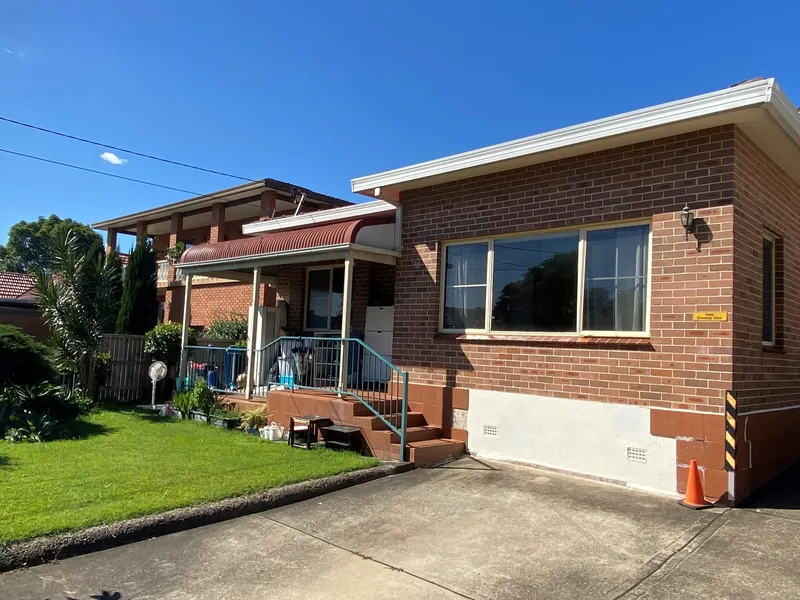 Large 4 Bedroom Dual Occupancies 