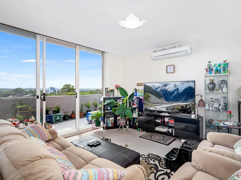 FANTASTIC APARTMENT IN CENTRAL LIFESTYLE PRECINCT