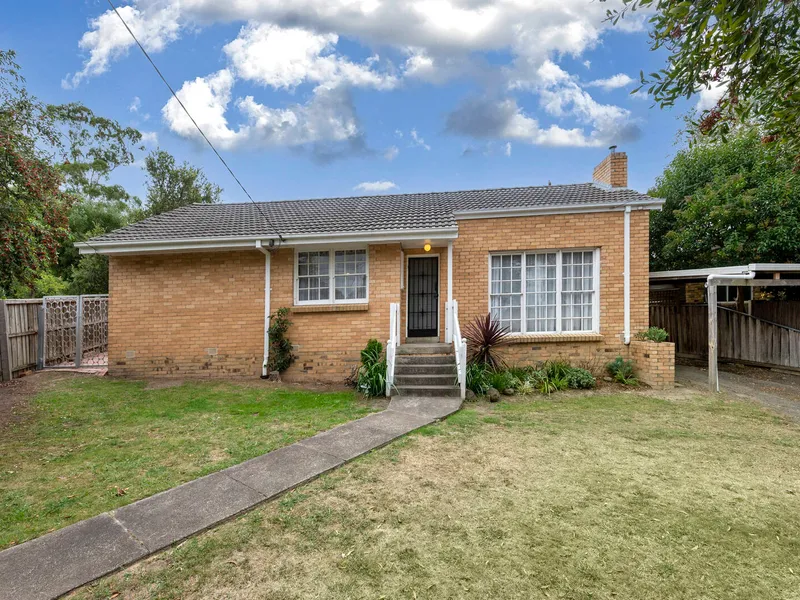 Snap up this well-appointed and versatile corner residence