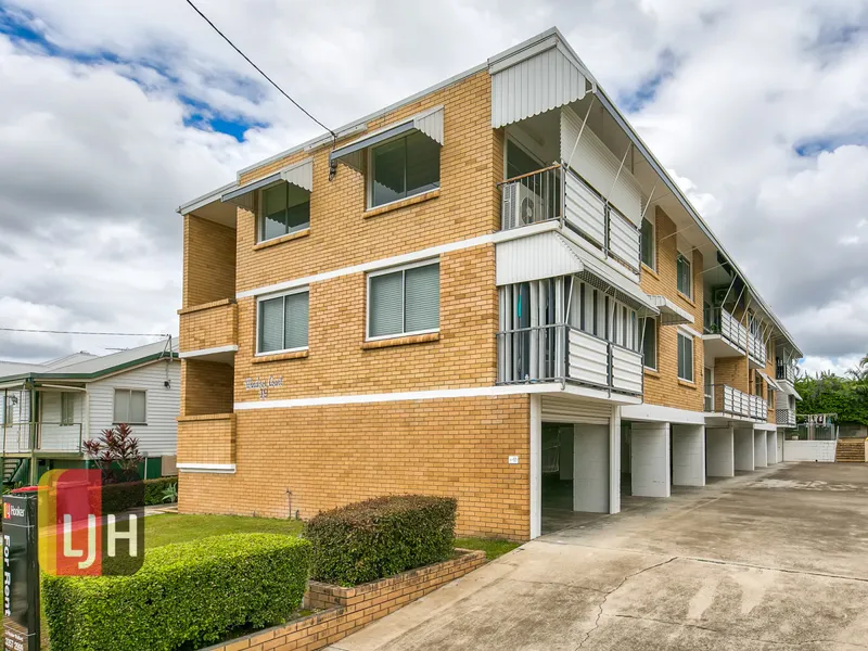 GREAT TWO BEDROOM UNIT IN HANDY SPOT - SORRY NO PETS