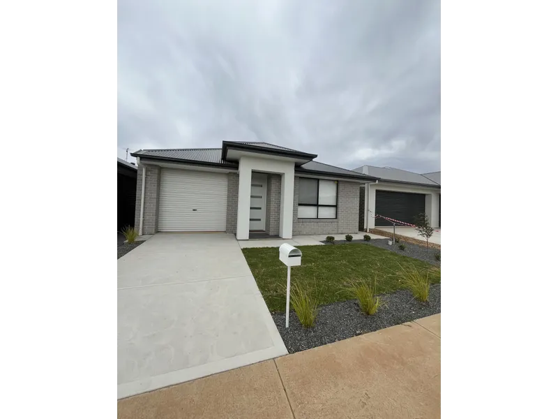 Stunning 3 Brm Brand New Home!