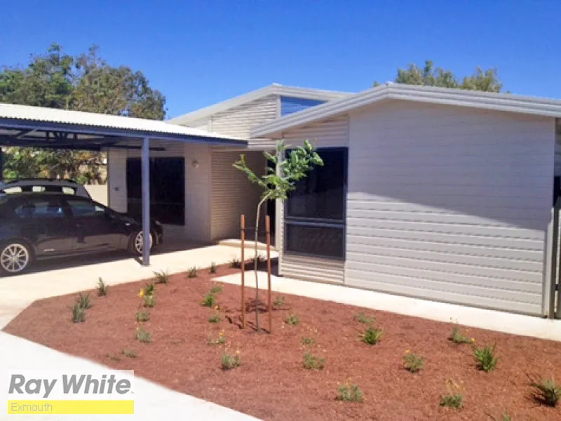 LARGE EXECUTIVE 4 BED / 2 BATH PROPERTY