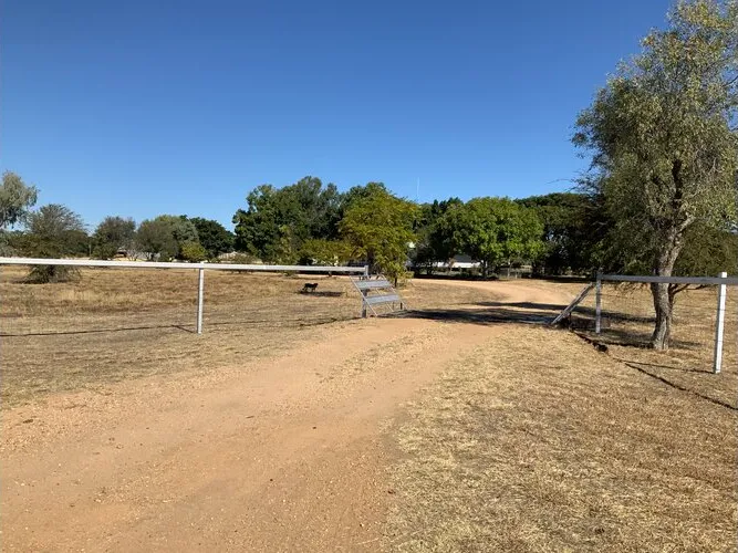 Home on Semi Rural Acreage - Hughenden