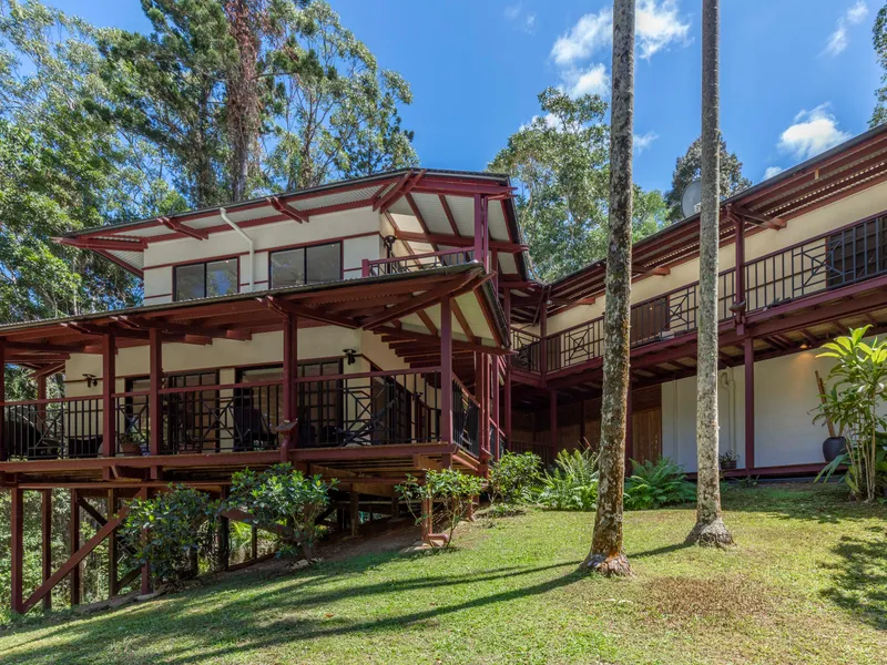 Iconic Hinterland Hideaway