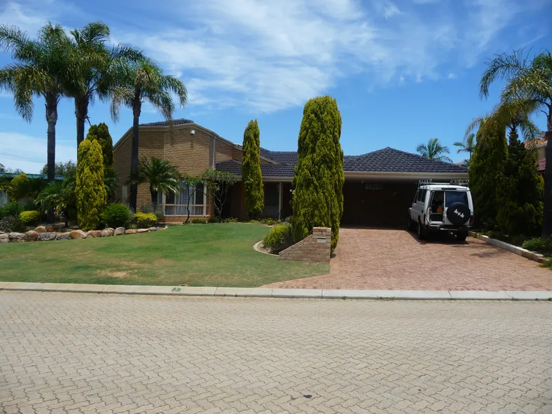 Duncraig - Well located, spacious 4 bed, 2 bath renovated family home, walking distance to Carine open space. - $695 per week