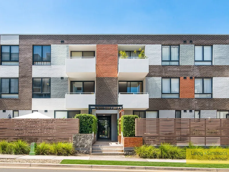 Middle Floor Stunning 2 Bedroom Apartment