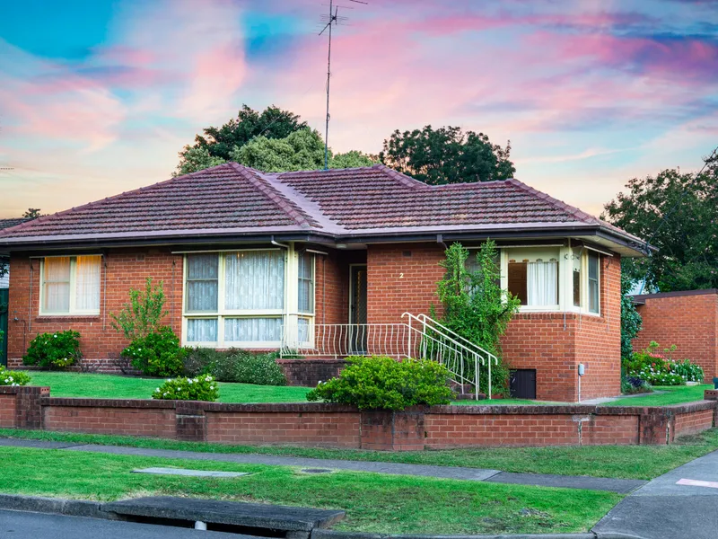 Double brick three-bedroom home on 563m2 land