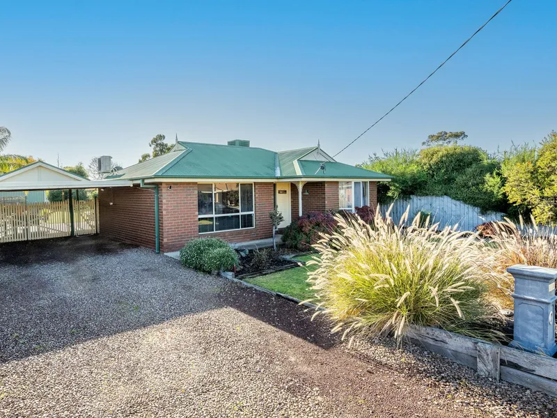 4 Bedrooms – 1000mt2 Plus block with shed - Mooroopna.