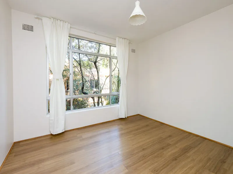 Well Kept, Open Plan Two Bedroom Apartment