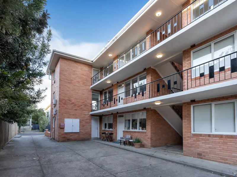 Available Now - One Bedroom Apartment in St Kilda