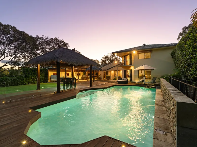 LUXURIOUS ENTERTAINING ON PRIVATE LUSH ACREAGE