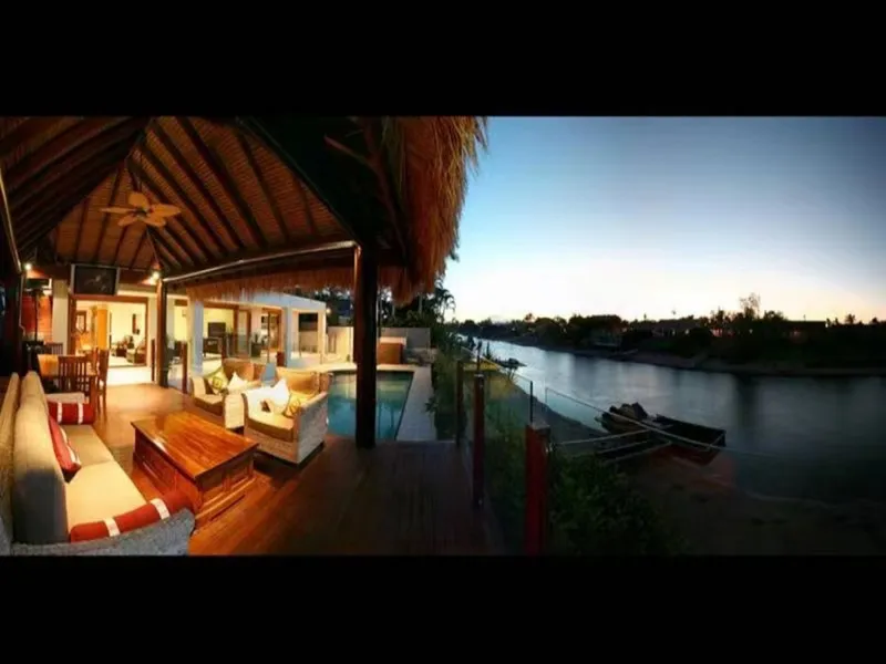 Water View Family Home in a Fantastic Location