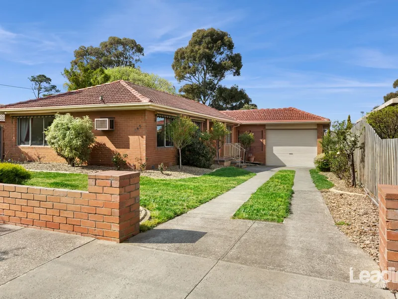 THIS IS YOUR RAY OF SUNSHINE ON APPROX 655sqm!