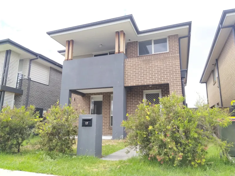 Super convenience and close everything who loves live in Marsden Park！