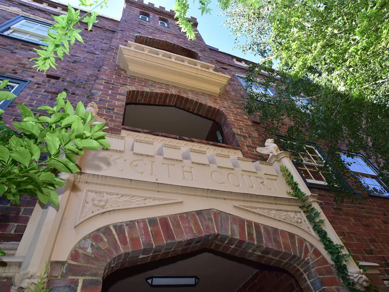 2 BEDROOM PLUS STUDY ART DECO HOME WITH LOCK UP GARAGE