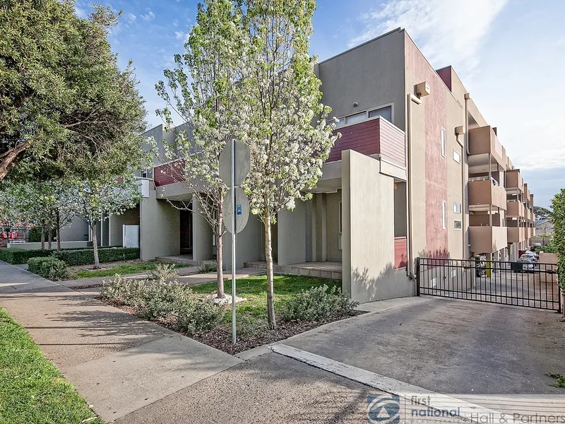 Central & Secure 2 Bedroom Apartment!