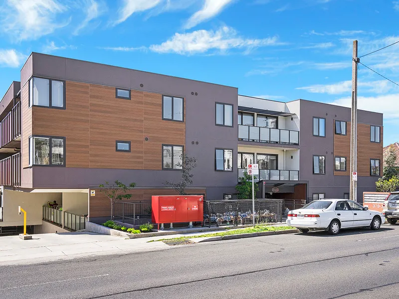 Modern 2 bedrooms apartment at Burwood