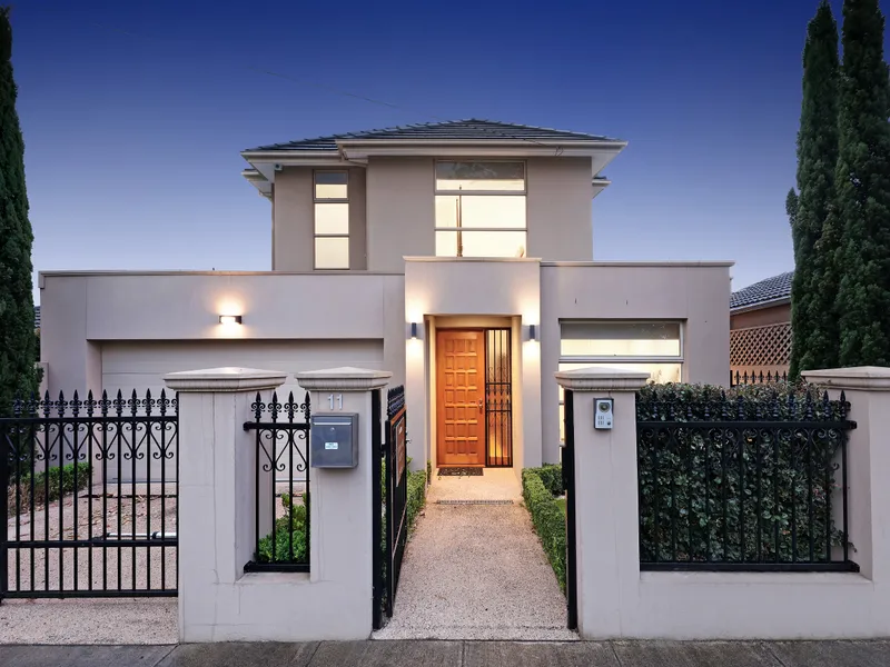 LIGHT FILLED CONTEMPORARY LIVING
