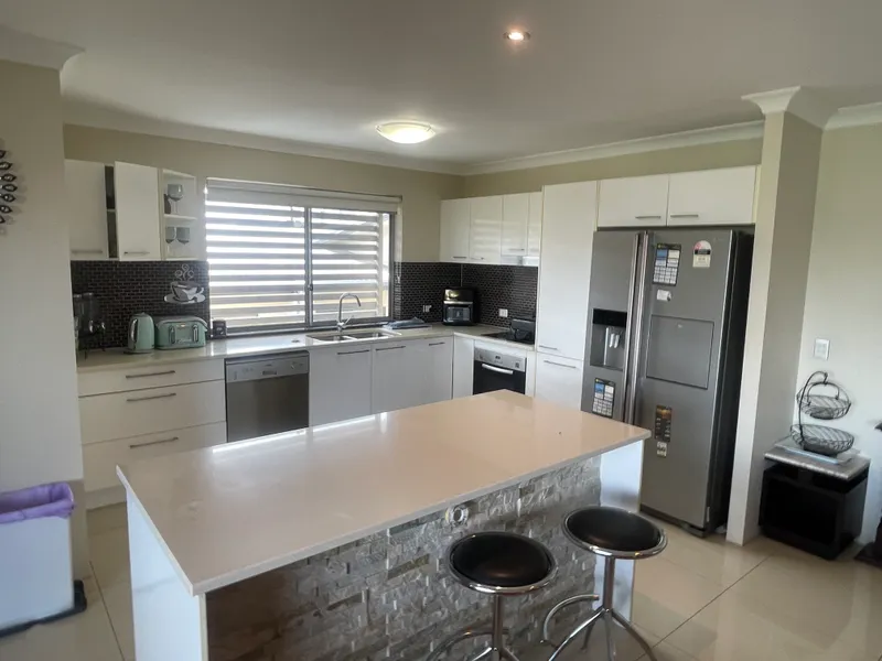 FURNISHED - 3 bedroom ocean view unit