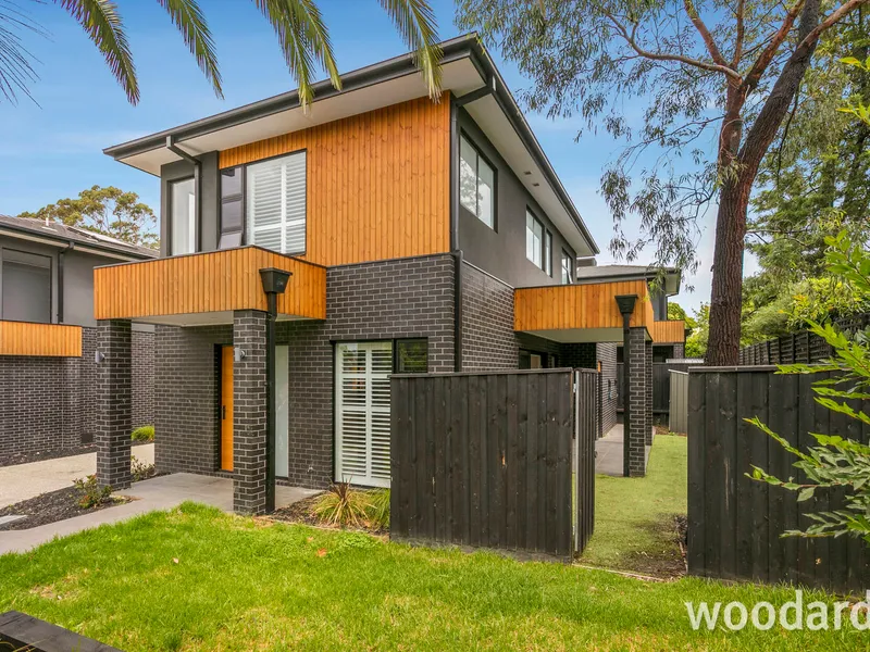 Exquisite Modern Living in a Lifestyle Location.