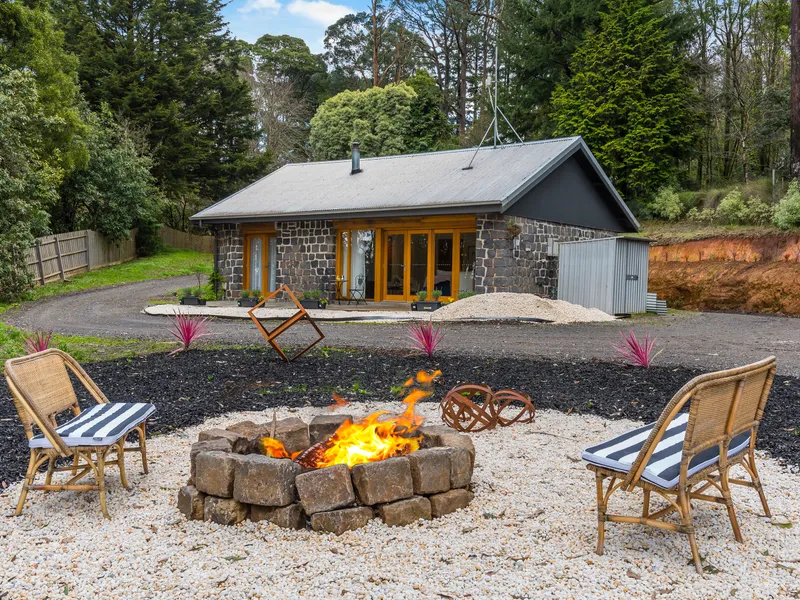 Escape to Modern Tranquility on Mount Macedon