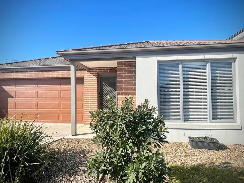 Sign a 12 Month Lease commencing October 2022 and Receive 4 Night Hotel Accommodation Voucher!