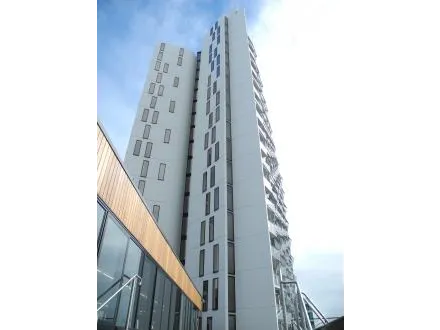 Modern one bedroom apartment in Docklands