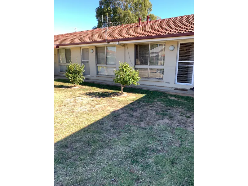 2 bedroom unit ideally situated close to town