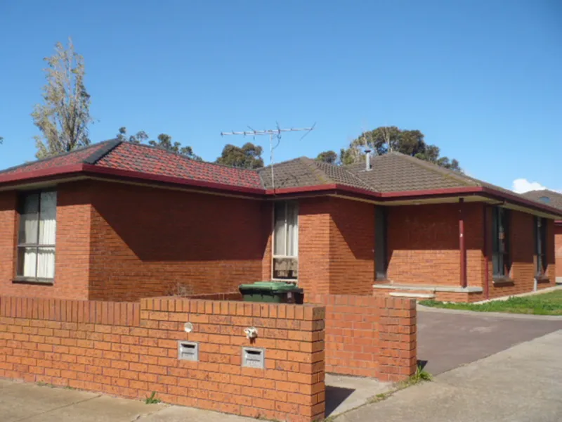 THREE BEDROOM UNIT IN PRIME LOCATION