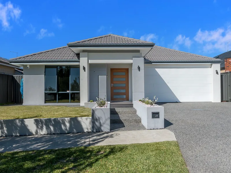 Gorgeous Family Home with Plunge Pool!