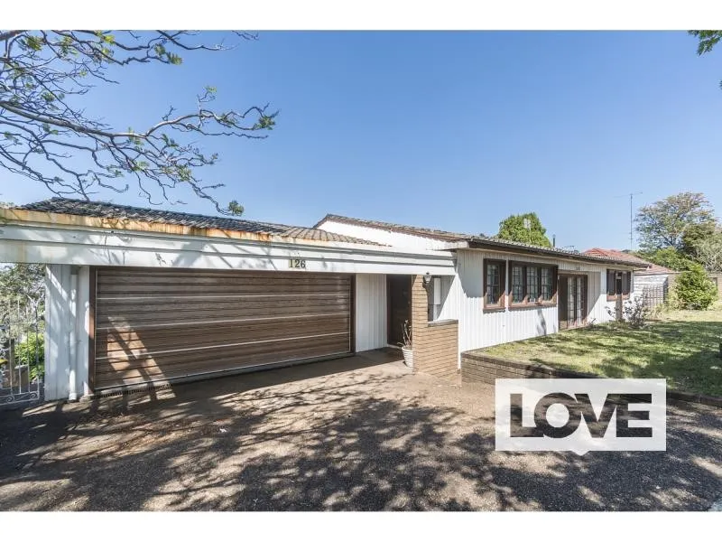 A room has become available in this sought-after five-bedroom share home in New Lambton.