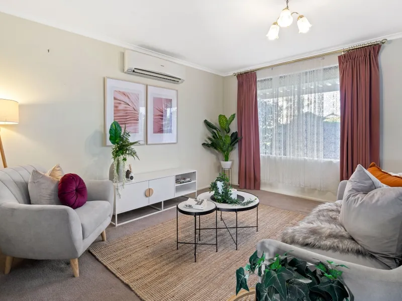 Pretty as a picture, lovely country setting..