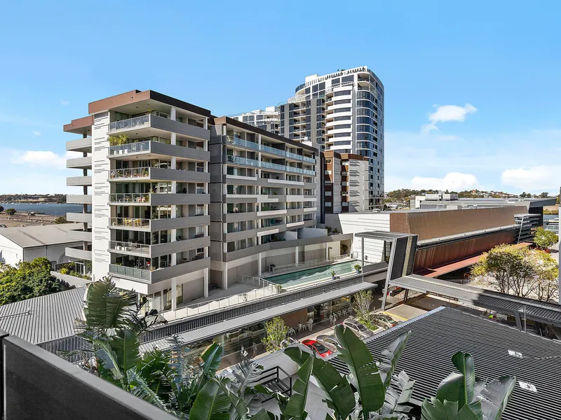 Stunning modern unit with water views!