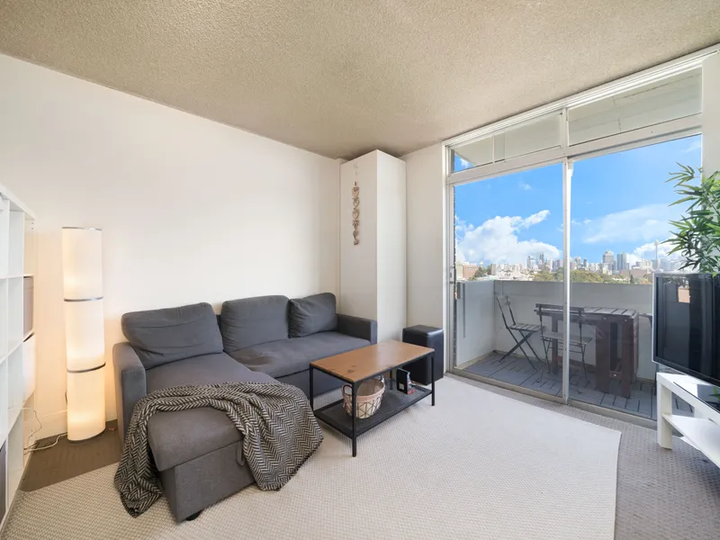 Bright & Sunny Studio Apartment With Million Dollar Views