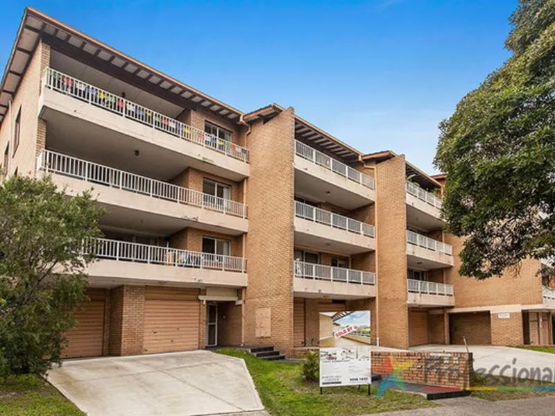 2 BEDROOM UNIT IN ROCKDALE