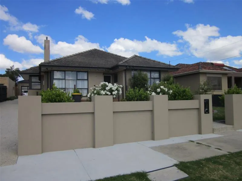 Beautiful 3 Bedroom Unit - Near Chadstone SC & Oakleigh Cafe precinct!!!